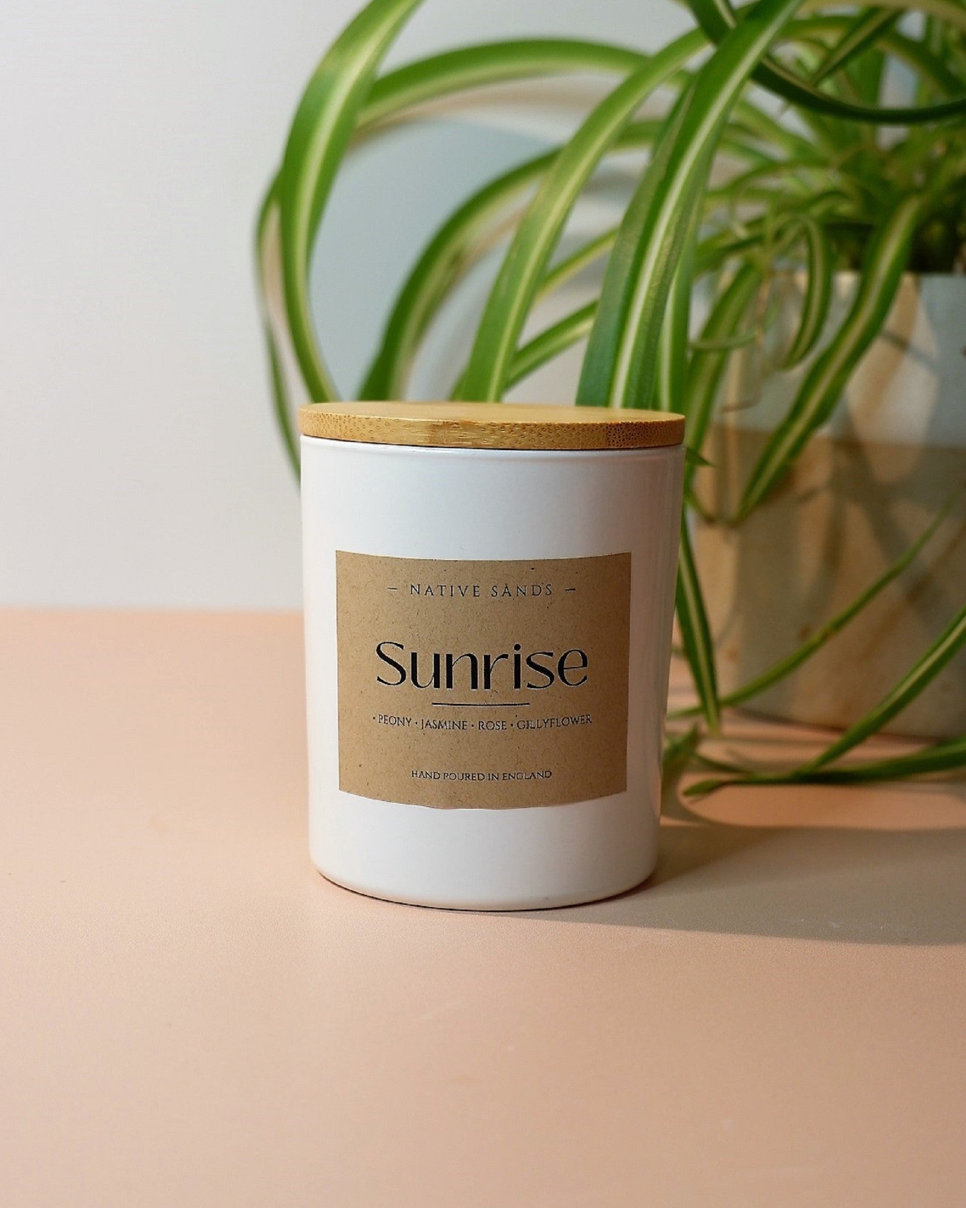 Sunrise white candle with bamboo lid